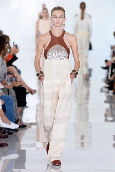 Look 32